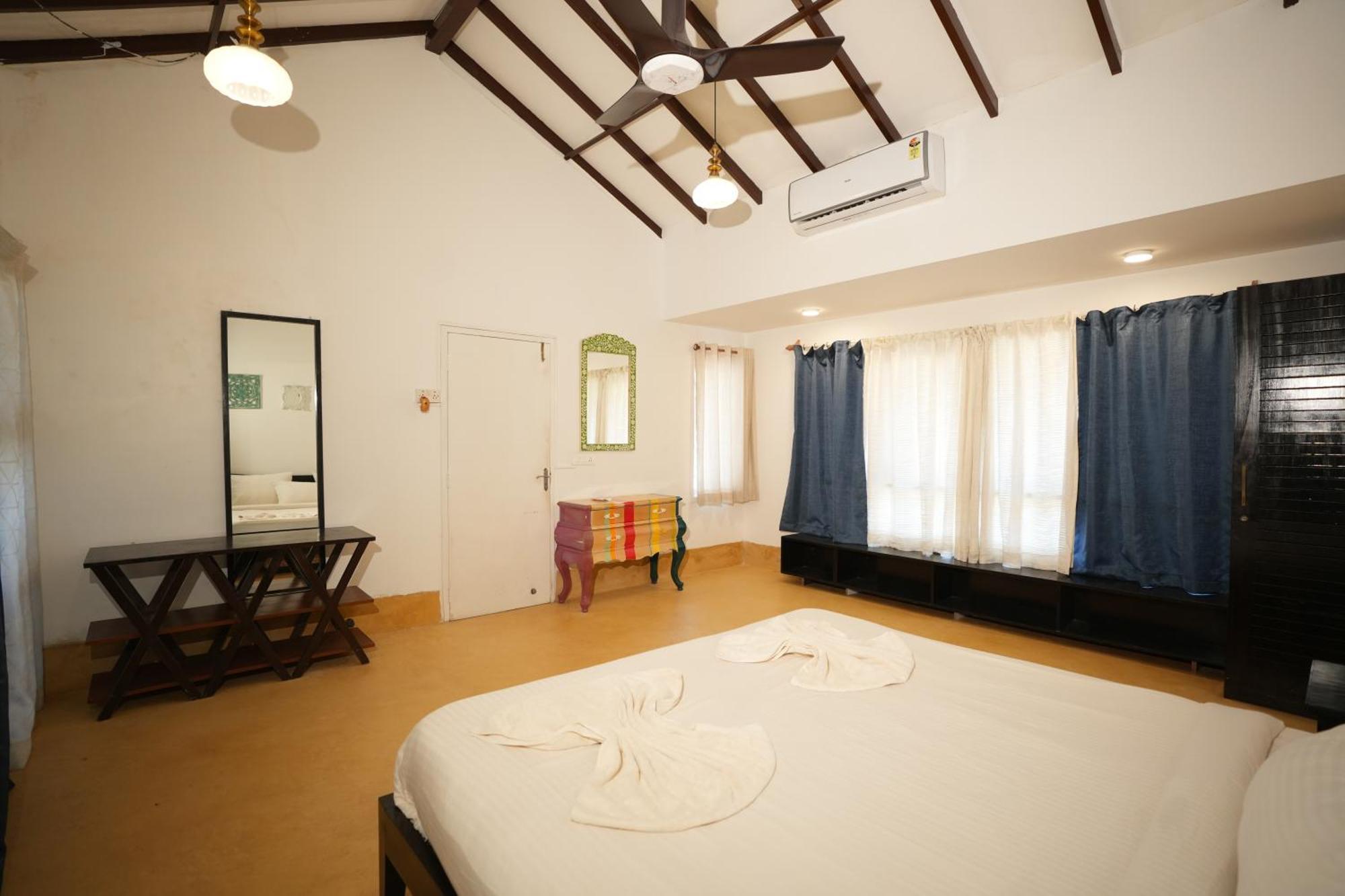 Villa M - Solitude 2 Candolim Goa 3Bhk, Pool Facing, Near Beach, Free Breakfast, Free Wifi And Prime Location Bagian luar foto