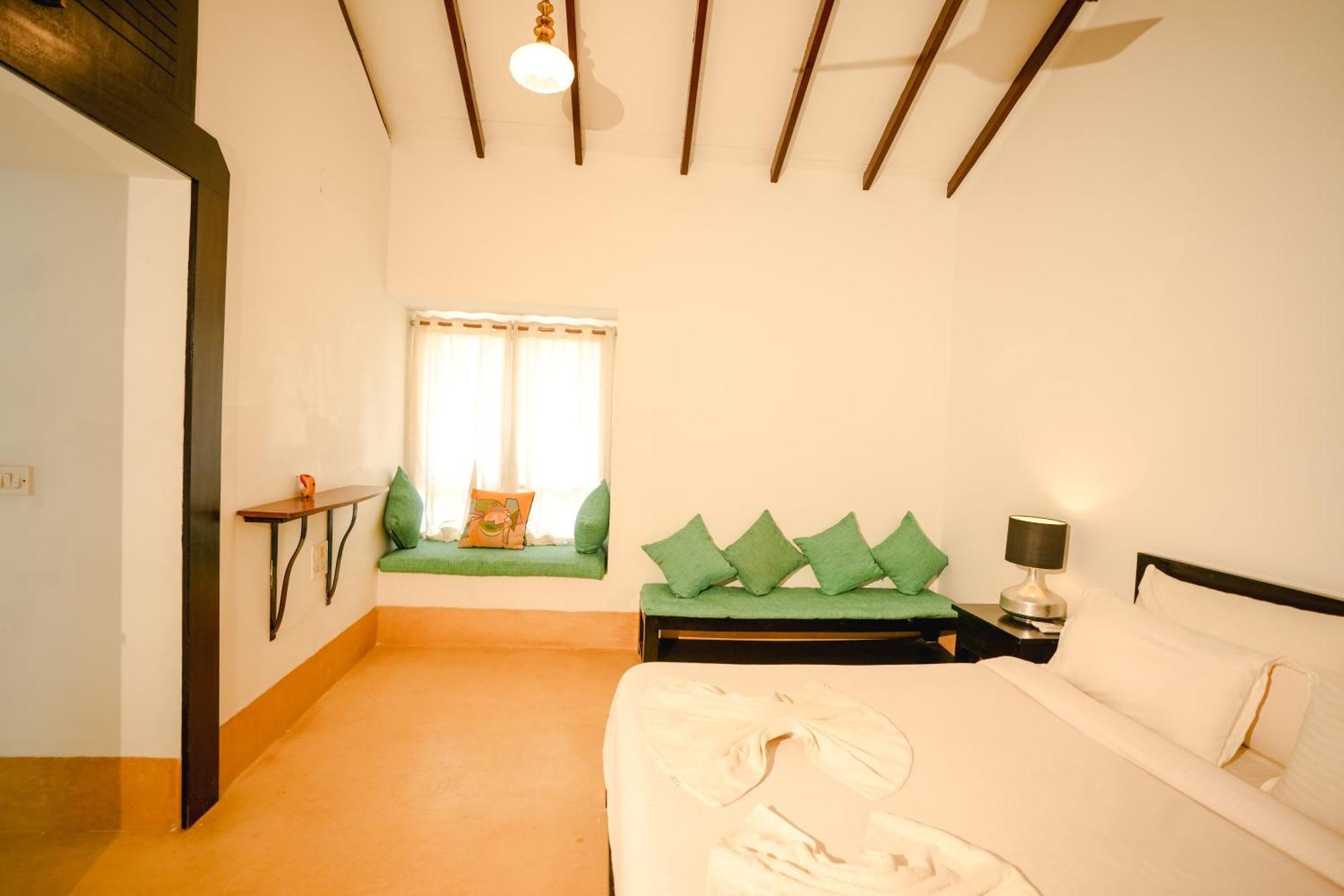 Villa M - Solitude 2 Candolim Goa 3Bhk, Pool Facing, Near Beach, Free Breakfast, Free Wifi And Prime Location Bagian luar foto